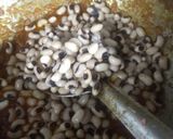 A picture of step 8 of Lobia masala.