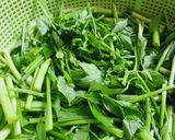 Hình bước làm 1 của món Canh ngót rau cần nước