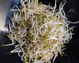 Foto langkah ke 5 dari resep Oseng Jamur Kancing Tahu Tauge.