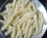 क्रिस्पी फ्रेंच फ्राइज (crispy french fries recipe in Hindi) रेसिपी चरण 1 फोटो
