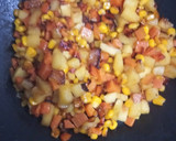 Foto del paso 2 de la receta: Pechugas de Pollo con Salsa de Ostras, Naranja, P.x y Miel con Zanahorias, Manzana y Maíz al Wok