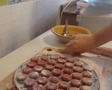 Foto del paso 3 de la receta: Raviolis de pollo con masa de remolacha y salsa trufada