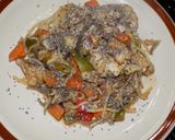Foto del paso 5 de la receta: Salteado al wok de vegetales, pescado y pasta