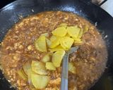 Foto langkah ke 5 dari resep Ayam Cincang Kentang masak Kecap.