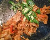 Foto langkah ke 5 dari resep Oseng Mandai Pedas Khas Kalimantan.