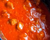 Une image de l'étape 2 de Boulettes de boeuf sauce tomate 🍅 aux oignons en cocotte😃.