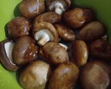 Foto langkah ke 1 dari resep Shitake Cream Soup.