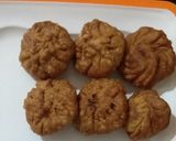 A picture of step 15 of Tuvar stuffed kachori.