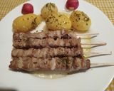 Foto del paso 6 de la receta: Pinchos de cordero con papas al horno