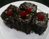 A picture of step 4 of Microwave Brownies with chocolate glazed.