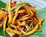 Hình bước làm 4 của món Khô gà lá chanh chay|Khô nấm lá chanh