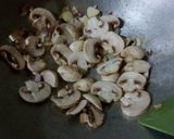 Foto langkah ke 2 dari resep Tumis Jamur & Bayam.