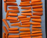 Foto del paso 2 de la receta: Zanahorias horneadas con tomillo, ajo y AOVE 🥕como guarnición, snack saludable o en ensalada