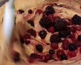 Foto del passaggio 3 della ricetta Torta integrale ai frutti di bosco senza zucchero