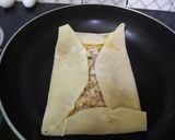 A picture of step 4 of Egg Paratha.