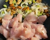 Foto del paso 2 de la receta: Pechugas de pollo en salsa de frutos secos