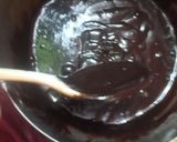 A picture of step 2 of Bourbon biscuits cake.