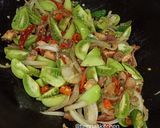 Foto langkah ke 3 dari resep Oseng cumi asin tahu kemangi.