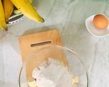 Foto langkah ke 2 dari resep Lempeng Gunting Pisang Tanduk.