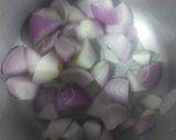 A picture of step 2 of Paneer green peas white gravy.