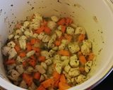 Tárkonyos csirkeraguleves recept fázis 2 fotója