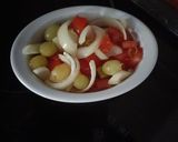 Foto del paso 7 de la receta: Ensalada con uvas y piparras