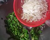 Foto langkah ke 2 dari resep Tumis buncis jamur Enoki telur.