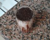 A picture of step 2 of Oreo milk shake #cookpadramadan.