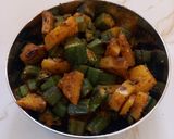 ભીંડા બટાકા નું શાક (Bhinda Bataka Shak Recipe In Gujarati) રેસીપી સ્ટેપ3ફોટો