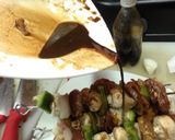 Foto del paso 3 de la receta: Brocheta de carne y pollo con queso botanero
