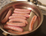 Foto del paso 1 de la receta: Salchichas con cebolla