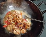 Foto langkah ke 5 dari resep Oseng Bakso Kecap Pedas.