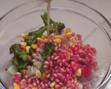 Foto langkah ke 3 dari resep Vegetable Pomegranate Salad (Salad Sayur Buah Delima).