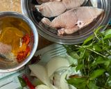 Gambar langkah 1 resipi 👩‍🍳Ikan Tenggiri Goreng Daun Kesum.