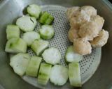 Foto langkah ke 1 dari resep Sayur Oyong bakso soun.