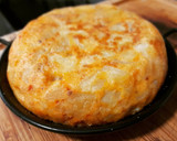 Foto del paso 7 de la receta: Tortilla de patatas al pesto rosso de almendras