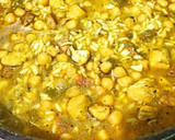Foto del paso 3 de la receta: Guiso de garbanzos en olla de hierro 🇨🇱