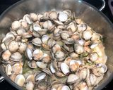 Foto del paso 5 de la receta: Berberechos en salsa a mi manera