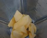 A picture of step 2 of Apple peach punch.
