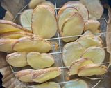 Foto del paso 1 de la receta: Timbal de patatas y salmón marinado
