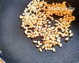 A picture of step 1 of Murmura Chikki.