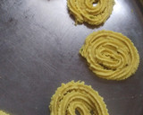 ચકરી (Chakli Recipe in Gujarati) રેસીપી સ્ટેપ2ફોટો