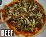 Foto langkah ke 8 dari resep Easy & Simple Home Made Beef Pizza - Pizza Daging Mudah & Simpel.