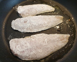 Foto del paso 4 de la receta: Merluza con salsa de espárragos