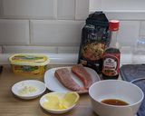 Foto del paso 1 de la receta: Salmón con arroz y salsa soja