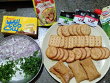 બિસ્કીટ પીઝા (Biscuit Pizza Recipe In Gujarati)
