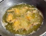รูปขั้นตอนการทำที่ 5 ของ ปีกไก่ทอดเกลือ กรอบนอกนุ่มใน