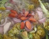 A picture of step 3 of Broccoli nutty soup.