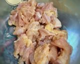 Foto langkah ke 2 dari resep Oseng ayam sambal bawang feat kol.
