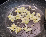 Foto del paso 1 de la receta: Garbanzos salteados con setas